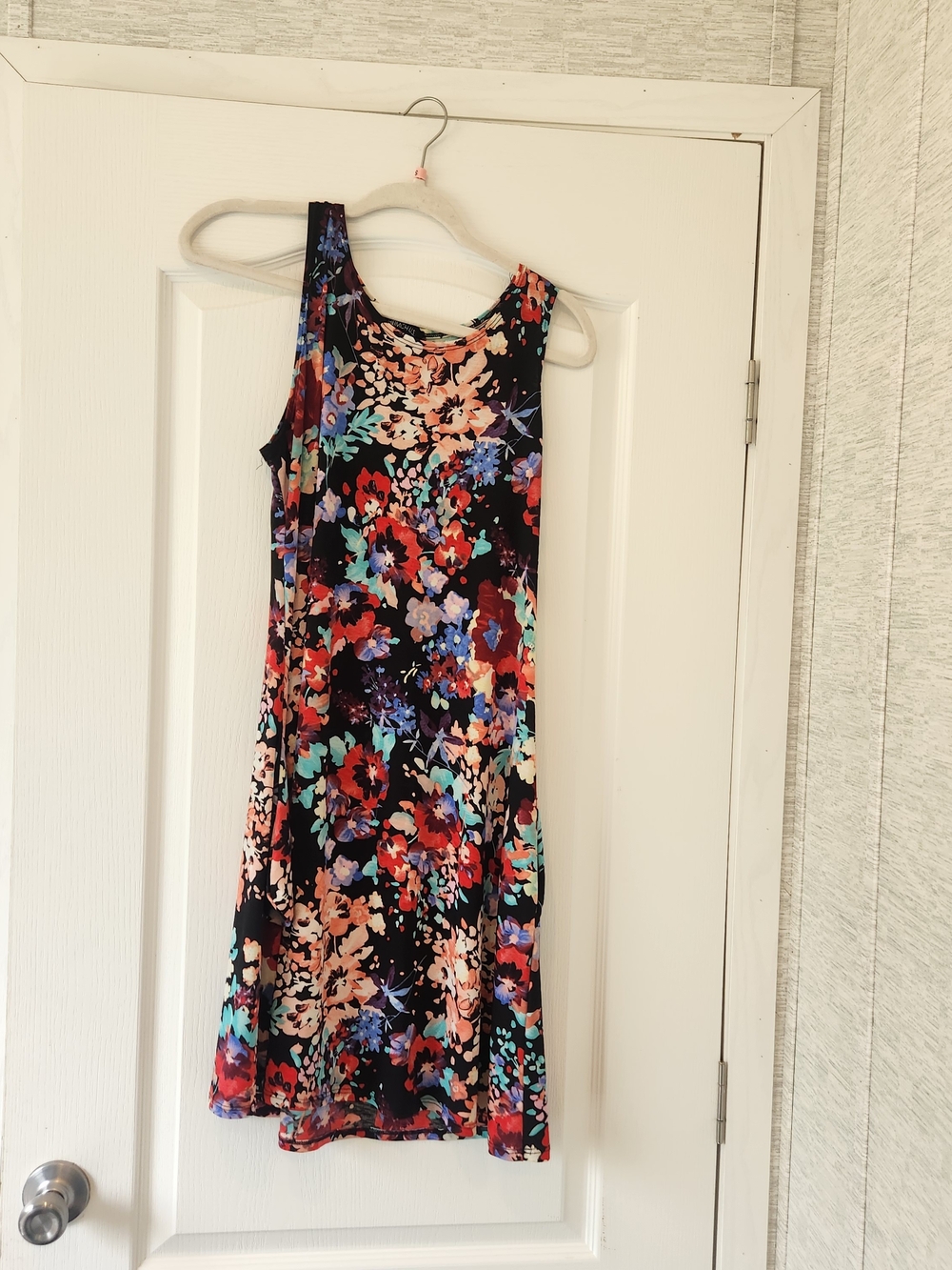 Hemish Sleeveless Black Floral Midi Dress with Multicolor Blooms M Euc